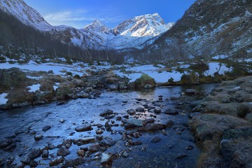 Fototapeta na wymiar Mornig in mountains