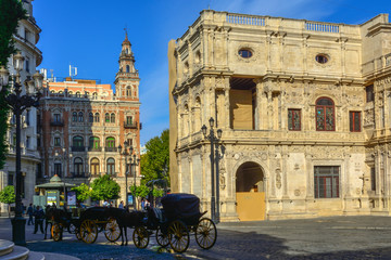 Naklejka premium Hiszpania Andaluzja Sevilla autokary starych budynków