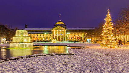 Wiesbaden, weihnachtliches Kurhaus. 10. Dezember 2017. 