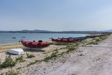 Barcas en la costa de A Illa de Arousa (Pontevedra, Espa&ntilde;a).