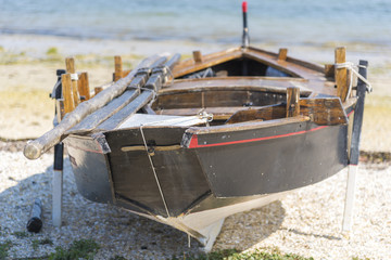Barca de madera en A Illa de Arousa (Pontevedra, Espa&ntilde;a).