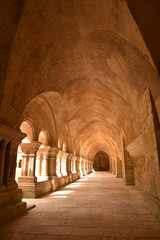 Fototapeta premium Cloître de l'abbaye cistercienne de Fontenay en Bourgogne, France