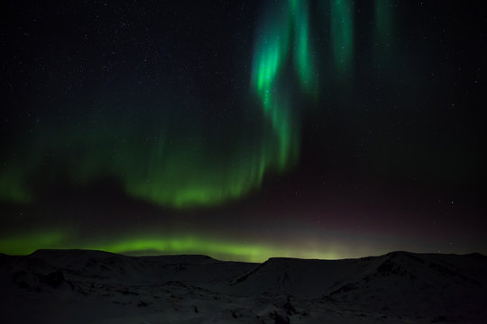 Polarlicht (Aurora borealis) - über dem winterlichen Island