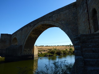 Fototapeta na wymiar El Puente del Arzobispo. Pueblo de Toledo, en la comunidad autónoma de Castilla La Mancha (España). Esta localidad destaca por su cerámica, 