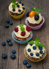 Cupcakes with fresh berries