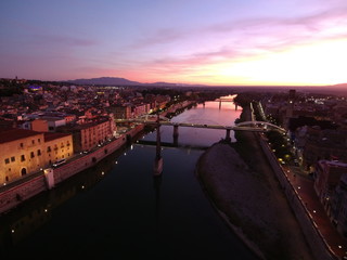 Fototapeta premium Tortosa en Tarragona, capital de la comarca del Baix Ebre en Cataluña (España) Fotografia aerea con Drone