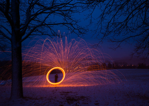 Feuerwirbel im Schnee