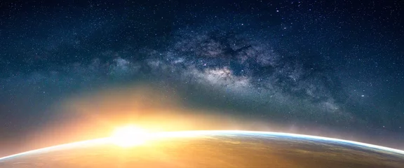Foto auf Acrylglas Dämmerung Landschaft mit Milchstraße. Sonnenaufgang und Erde aus dem Weltraum mit Milchstraße. (Elemente dieses von der NASA bereitgestellten Bildes)