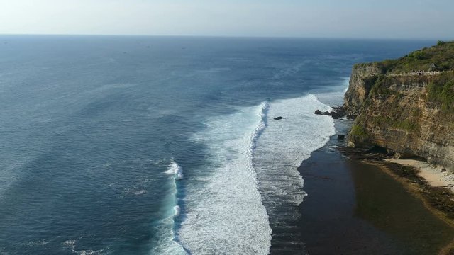 Ocean swells at Uluwatu