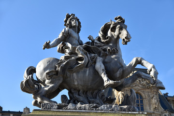 Statue équestre de Louis XIV à Paris, France