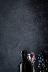 Keuken foto achterwand Drink wine concept. Bottle, glass, grape on black background top view copyspace © 9dreamstudio