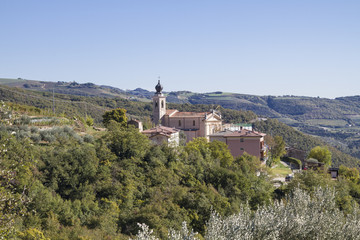 Fototapeta na wymiar Alcenago - Dorf in den Monti Lessini