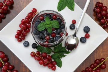 Panna Cotta con guarnizione ai frutti di bosco