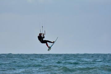 Pratique du Kitesurf en Bretagne plage de Trestel