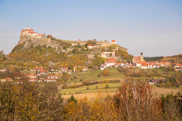 Obraz premium Riegersburg im Herbst, Steiermark, Österreich
