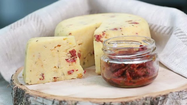 cheese with smoked tomatoes