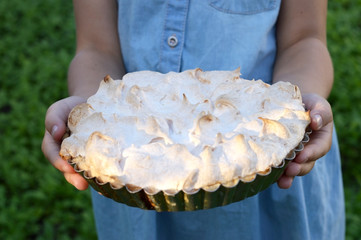 Lemon cake with a cap of meringue