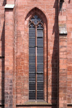 Gotisches Fenster an der Stiftskirche Kaiserslautern