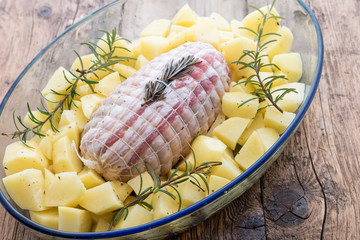 Cook the roast with potatoes