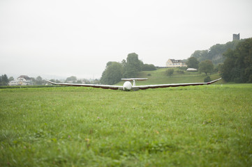 Segelflugzeug am Boden