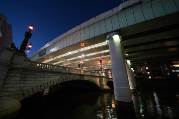 日本の東京都市景観「夜の日本橋川や日本橋などを望む」＝東京都中央区