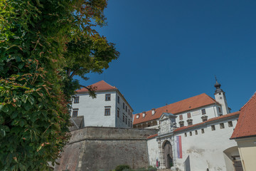 Zamek w Ptuj obok rzeki Drava