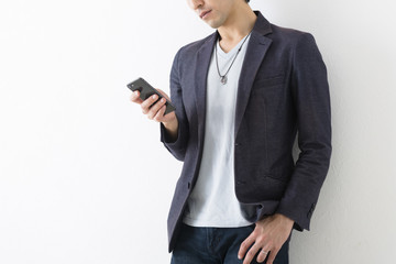 Naklejka premium カジュアルな服装の男性