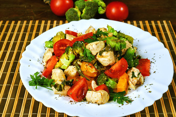 Warm salad with chicken and vegetables