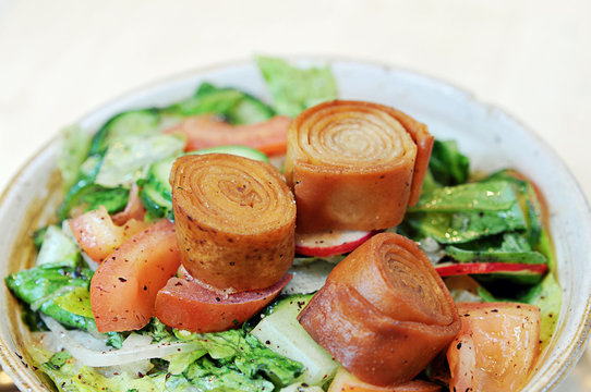 A delicious bowl of fatosh salad with olive oil