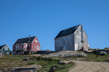 Fototapeta na wymiar Verlassenes Dorf in Ostgrönland - Iqateq