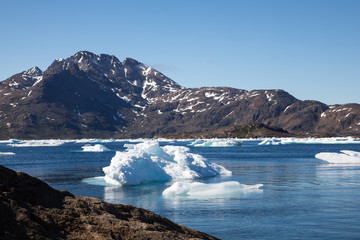 Fjord im sommerlichen Ostgrönland - Nähe Tassilaq