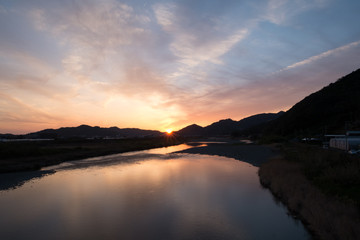 夕焼け　川