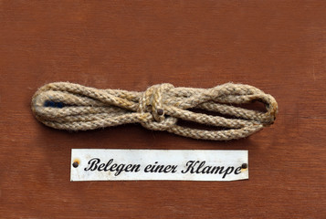 Belegen einer Klampe, Seemannsknoten