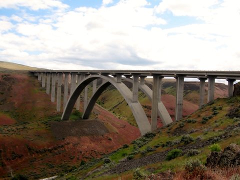 Fred Redmon Memorial Bridge near Selah, Washington, USA