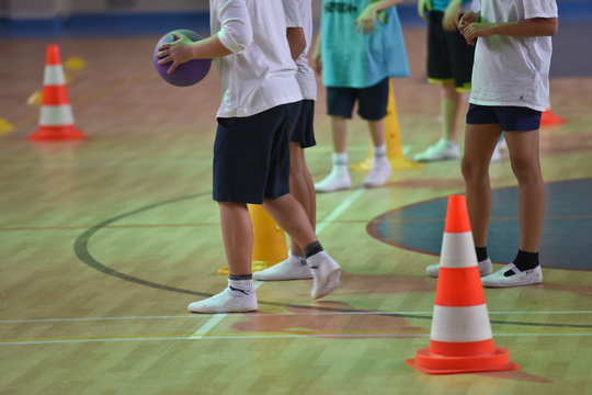 gymnastique education physique ecole enfant ballon sport sant&eacute;
