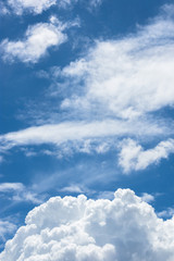Obraz na płótnie Canvas Blue sky and White cloud. clear blue sky with plain white cloud