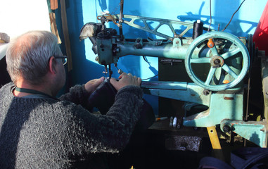 Shoemaker homeworkers.Small business in Russia - forced servitude?Running very old equipment.