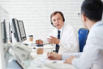 Fototapeta premium Discussing trends