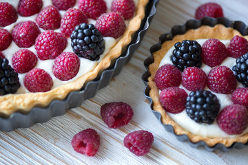 Tartlets with raspberry