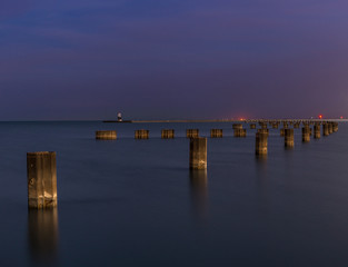 Obraz premium Pylons working through lake Michigan