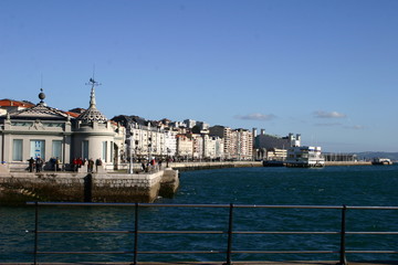 Fototapeta na wymiar Santander, capital de de Cantabria, situada en la costa norte de España