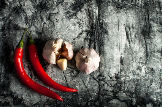 Dry garlic and chili close up