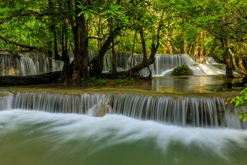 Naklejka premium Huai-mae-kha-min waterfall, Beautiful waterwall in nationalpark of Kanchanaburi province, ThaiLand.