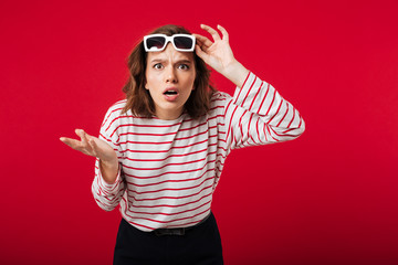 Portrait of a confused woman in sunglasses