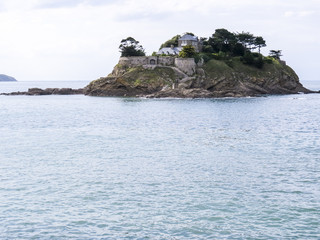 Naklejka premium Cancale, Brittany, France. A small island in front of the small village