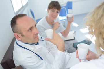 Obraz premium nursing staff having a coffee break