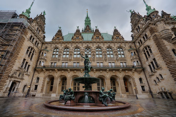 Fototapeta na wymiar Hamburg town hall with Hygieia fountain from courtyard