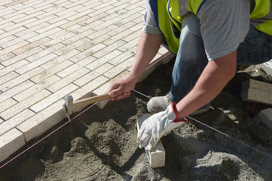 ouvrier  et les pav&eacute;s