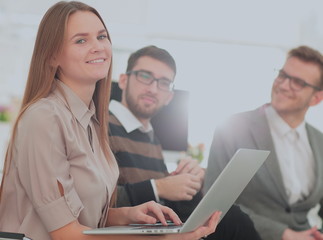 Obraz premium Group of young business people gathered together discussing crea