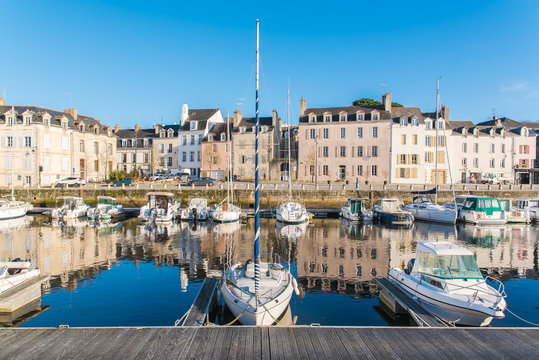 Houses and boats in the port of Vannes, magnificent city in Brittany 
